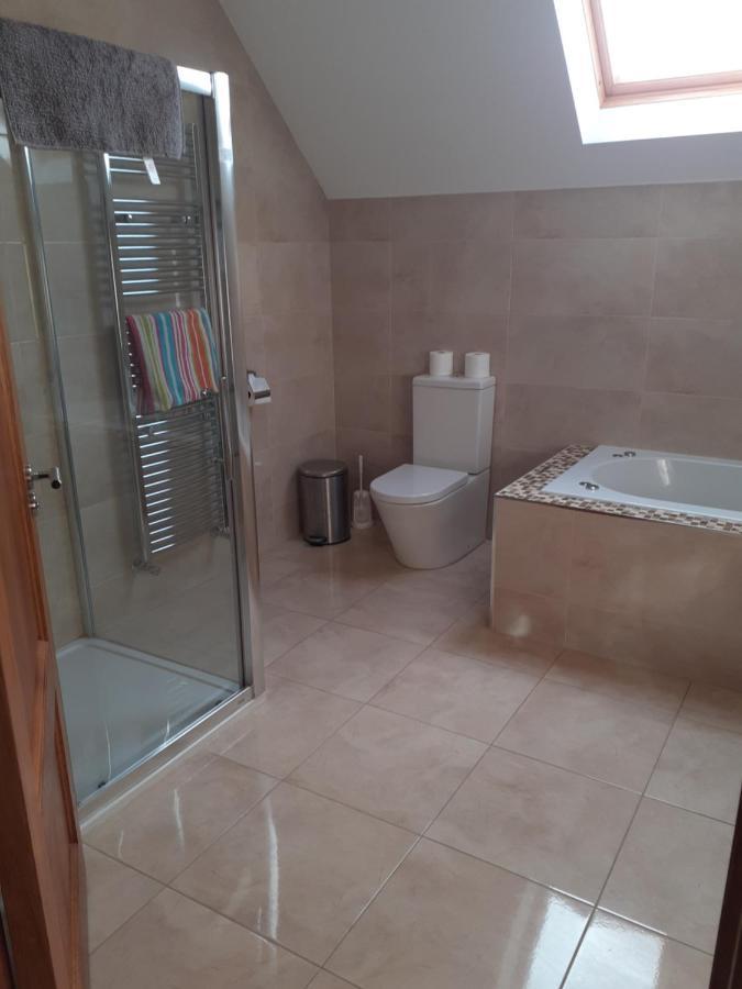 Single Or Twin Room In Lovely Country Residence Nobber ภายนอก รูปภาพ